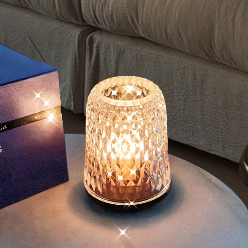 モダンライト高級イン松ぼっくりクリスタルランプ寝室のベッドサイドの装飾ナイトライトクリエイティブホームインターネット有名人充電式テーブルランプ
