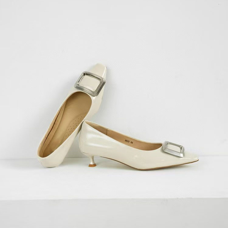 Cat Heel Square Toe Women's Shoes, Genuine Leather Shallow Mouth, Non-Tiring Feet, Patent Leather Square Buckle Low Heel Professional Women's Shoes, Fashionable and Versatile Spring