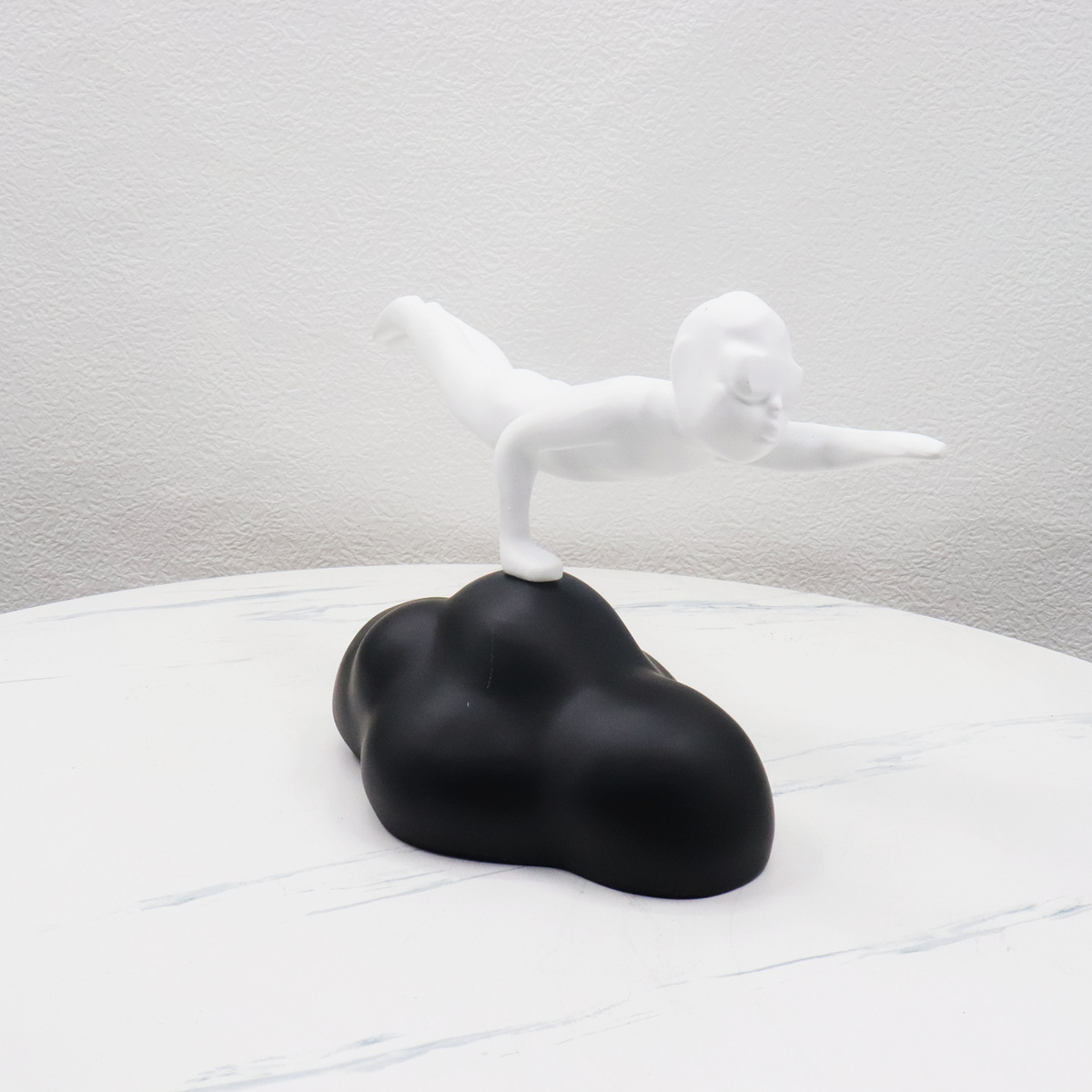 Simple and modern silver black resin fun cloud pilot sculpture…