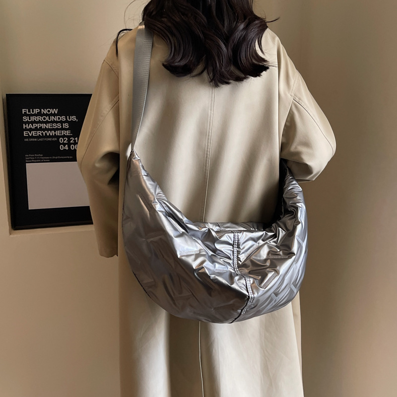 Bolso de bola de masa de mensajero de gran capacidad para mujer 2024 otoño e invierno nuevo estilo simple y moderno bolso de hombro coreano bolso de estudiante