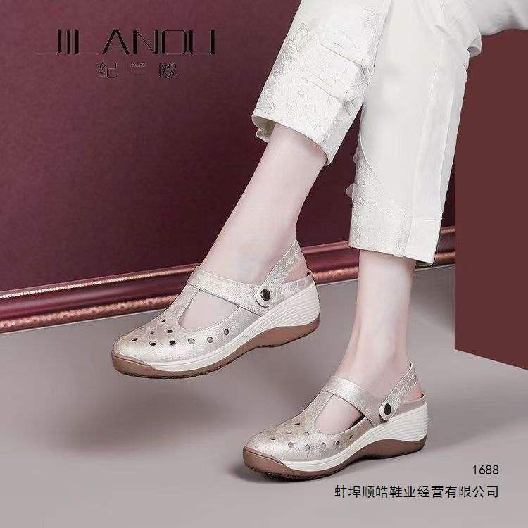 Brand Clearance Soft-Soled Travel Sandals, New Chinese Style 2026 Model, Women's Clogs, Outdoor Sandals for Women Brand Clearance Soft-Soled Travel Sandals, New Chinese Style 2026 Model, Women's Clogs, Outdoor Sandals for Women