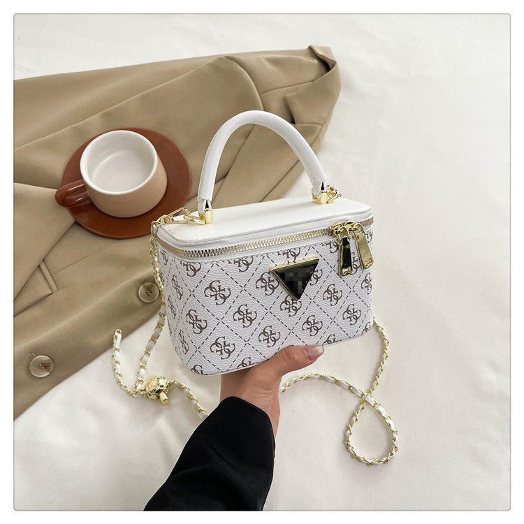 Bolso pequeño con hilo de bordar Lingge Mujer 2025 Nuevo estilo popular Bolso bandolera de cadena salvaje Bolso cuadrado pequeño de moda transfronteriza