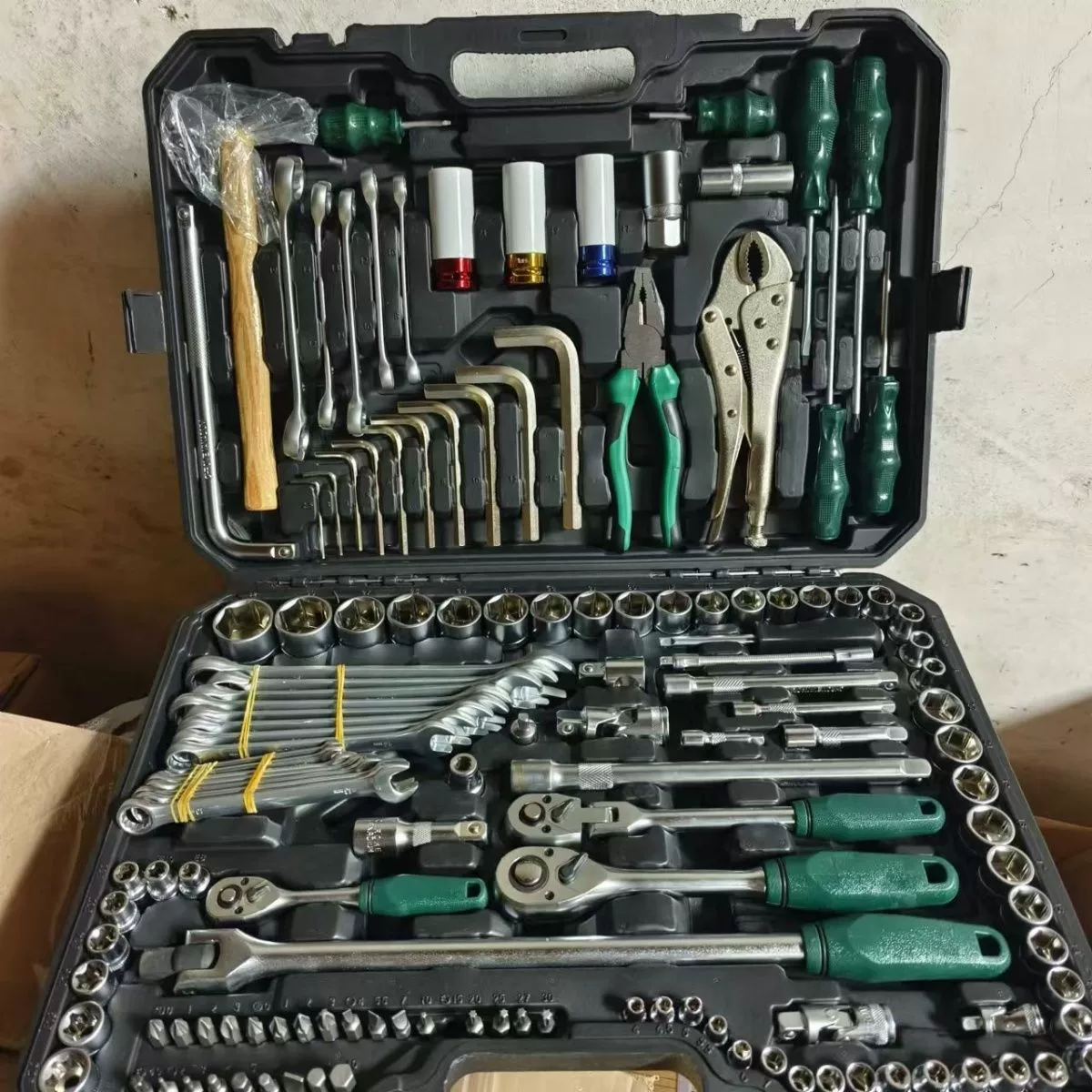 Universal tools set
