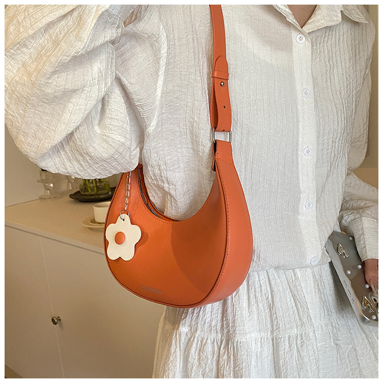 Cross-border women's bag 2024 New style, trendy texture, versatile, ins fashion single-shoulder armpit bag, small flower pendant, crescent moon bag undefined