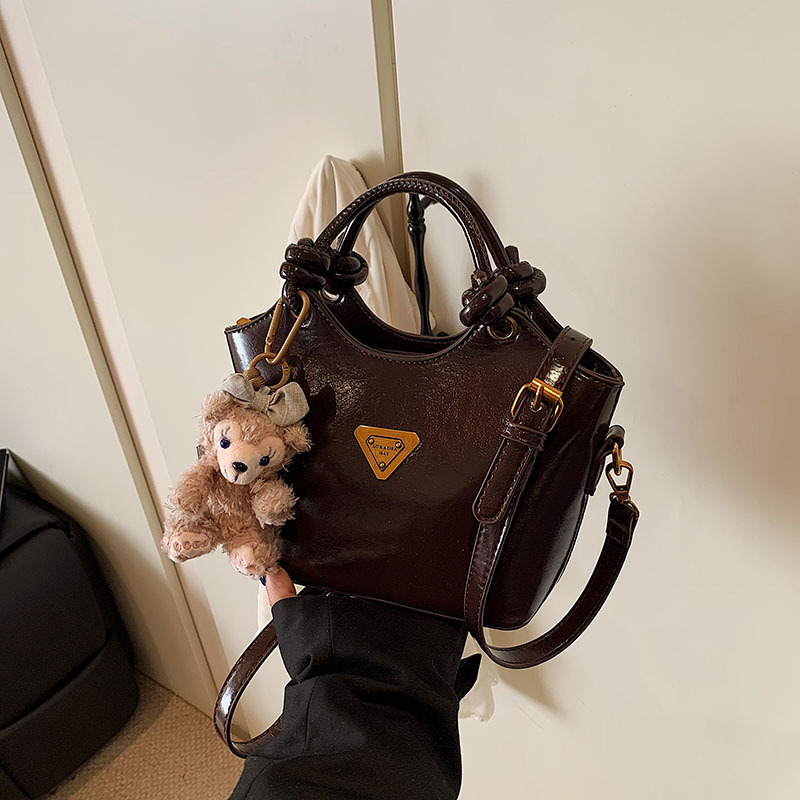 Bolsa de cubo de moda coreana retro primavera y verano nueva moda bolso de hombro de estilo de moda para trabajar textura personalidad mochila