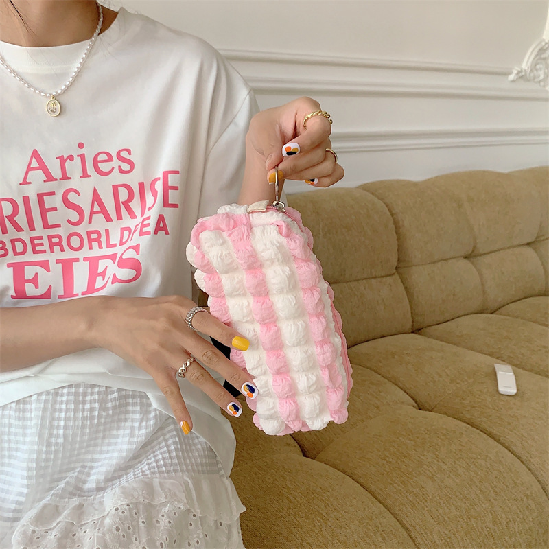 Femmes Toutes Les Saisons Polyester Couleur Unie Mignon Carré Fermeture Éclair Trousse De Maquillage display picture 5