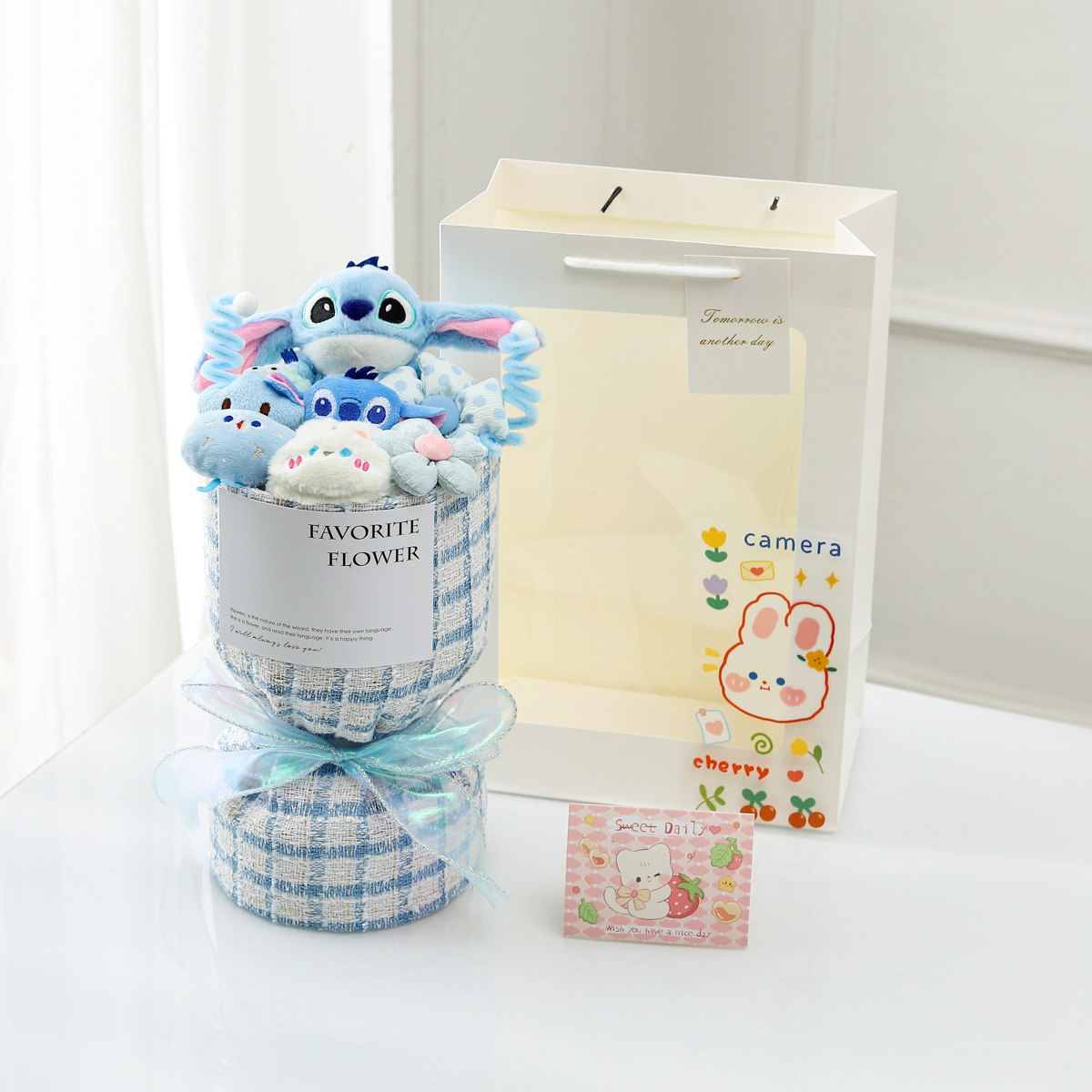 블루 스티피 샤넬 꽃다발