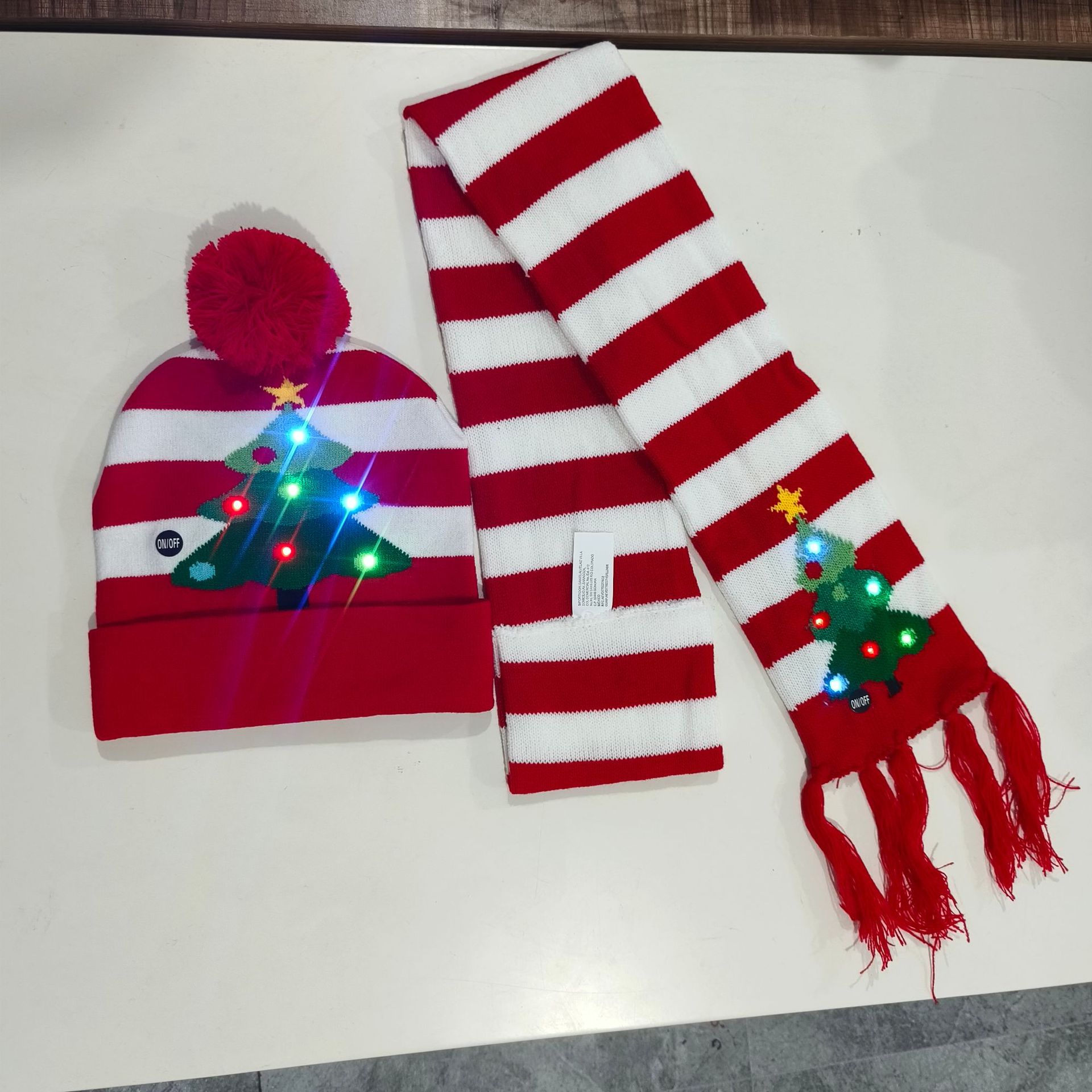 Spot árbol de Navidad sombrero bufanda con luz LED deslumbrante traje de dos piezas letras de punto animal jacquard fan bufanda