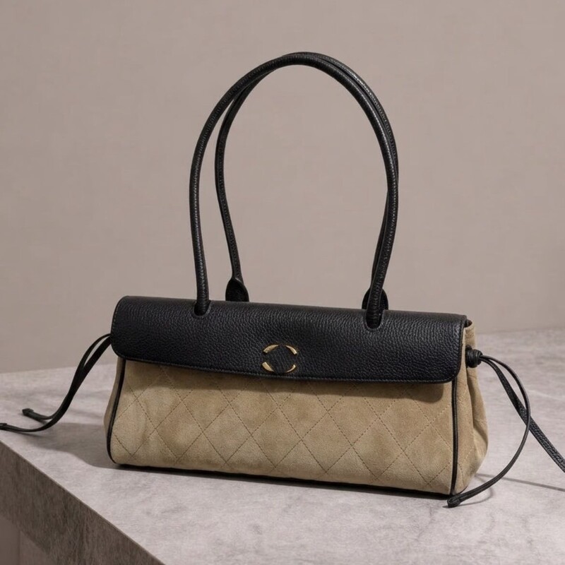 High-quality 26s small Chanel-style suede color-block baguette bag with classic diamond pattern, casual shoulder bag, tote bag, and underarm bag for women