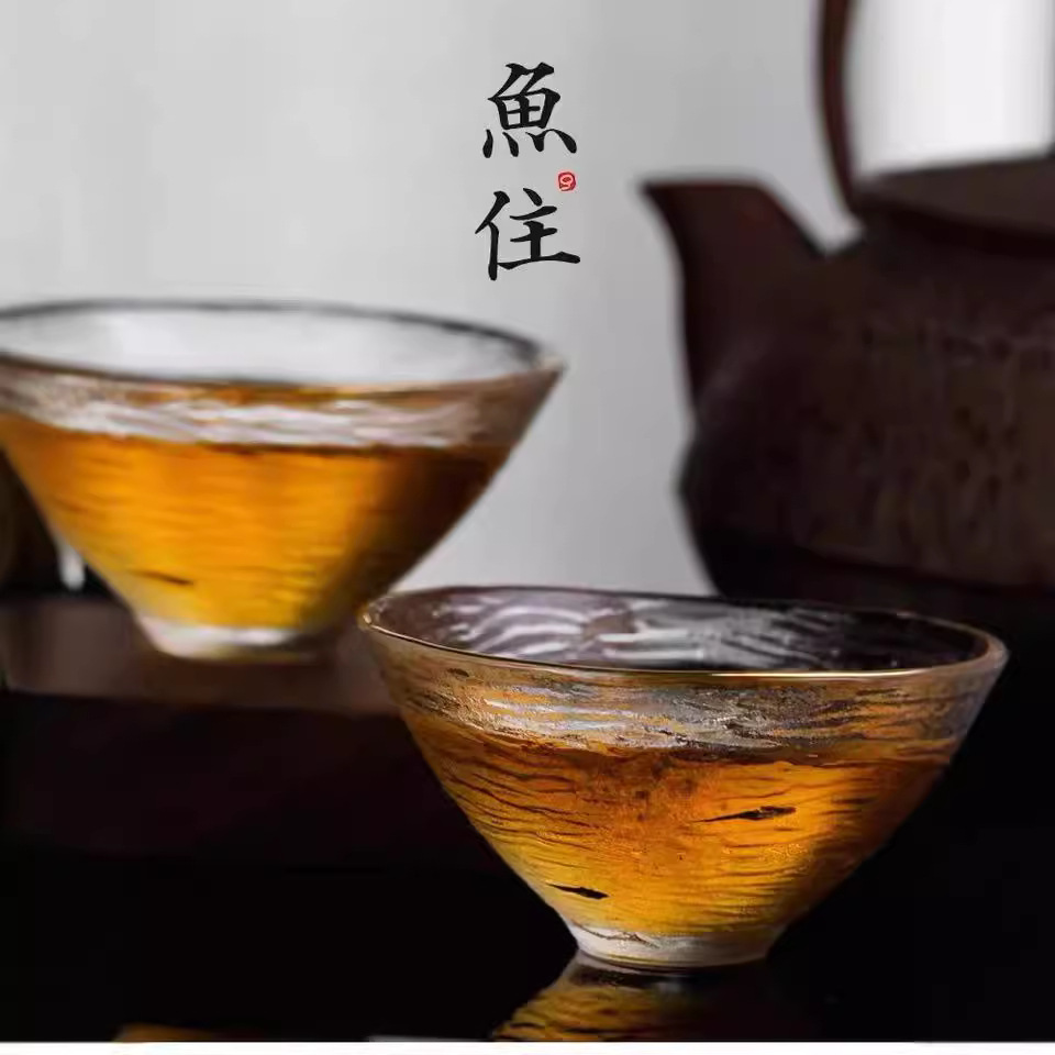 Taza para degustación de té, taza de té pequeña de vidrio, juego de té Kung Fu, taza cónica transparente resistente al calor con pintura dorada para el hogar, taza de vidrio martillado. image 3