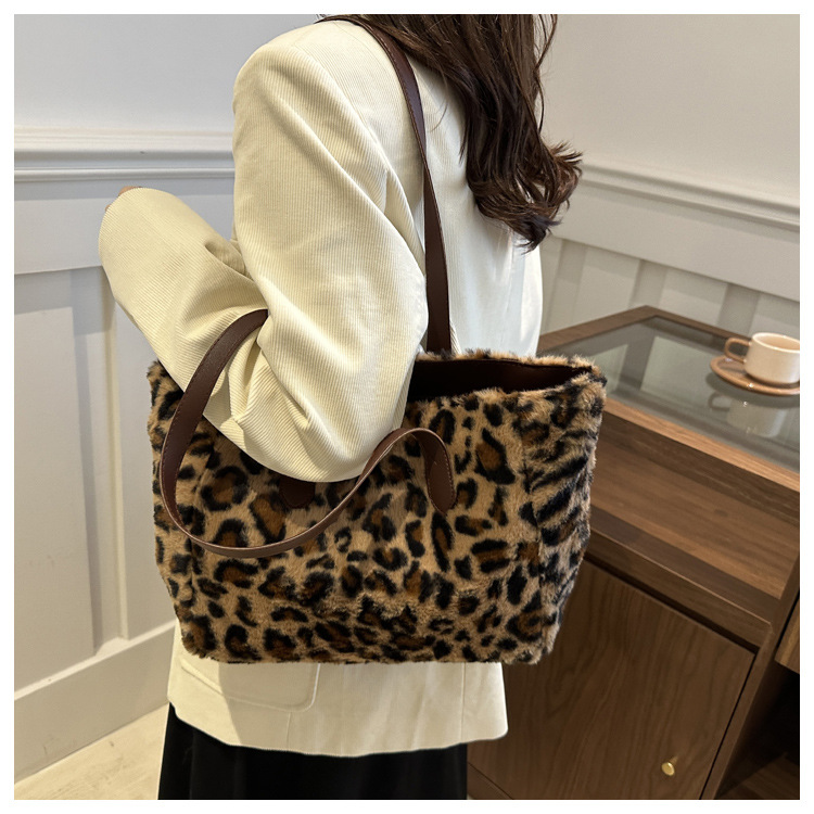 Cross-border quality plush bag, women's leopard print large-capacity tote bag, new lightweight Korean-style fashionable commuting single-shoulder bag undefined