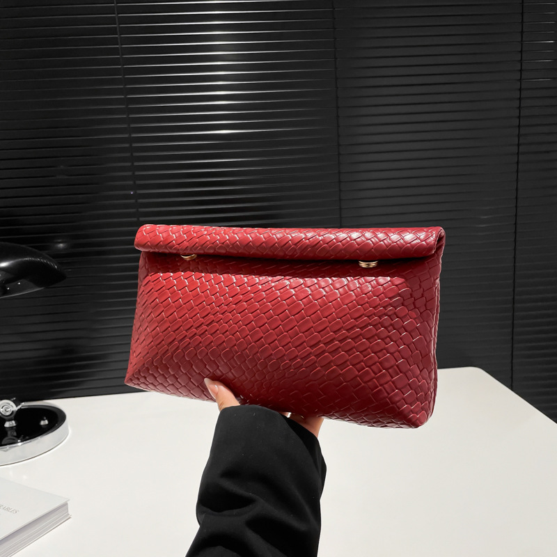 2025 verano nuevo estilo personalidad bolso de mano de moda tendencia bolso de mano de estilo occidental simple temperamento salvaje textura de alta calidad