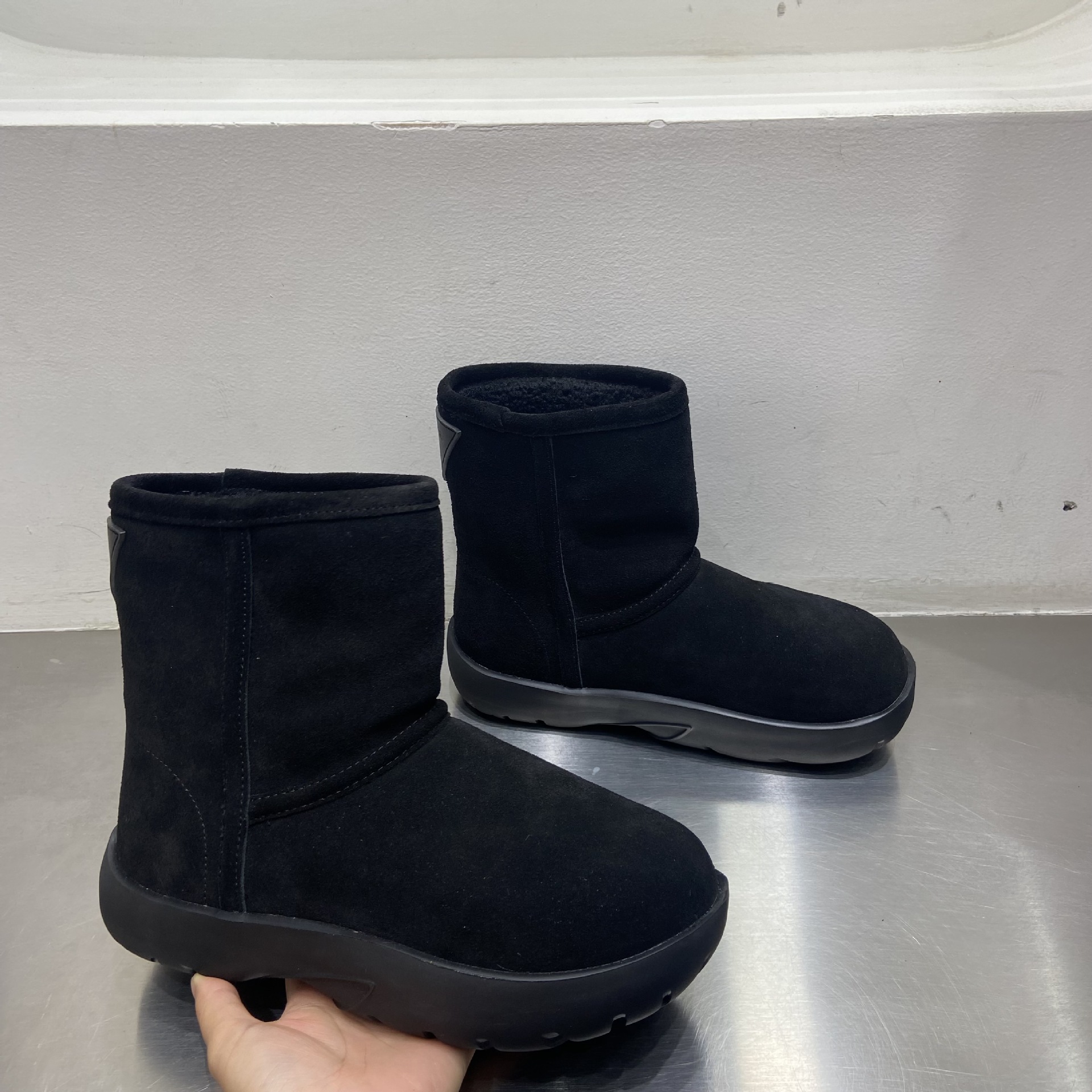 두꺼운 밑창 스노우 부츠 여성용 2023 겨울 새 모피 원 모든 경기 패션 두꺼운 밑창 기모 짧은 스노우 부츠 여성