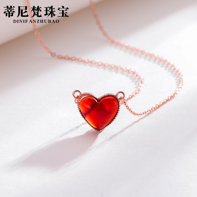 Collar de amor rojo S925 plata esterlina luz lujo nicho diseño sentido poco corazón rojo colgante melocotón corazón accesorios clavícula cadena femenina