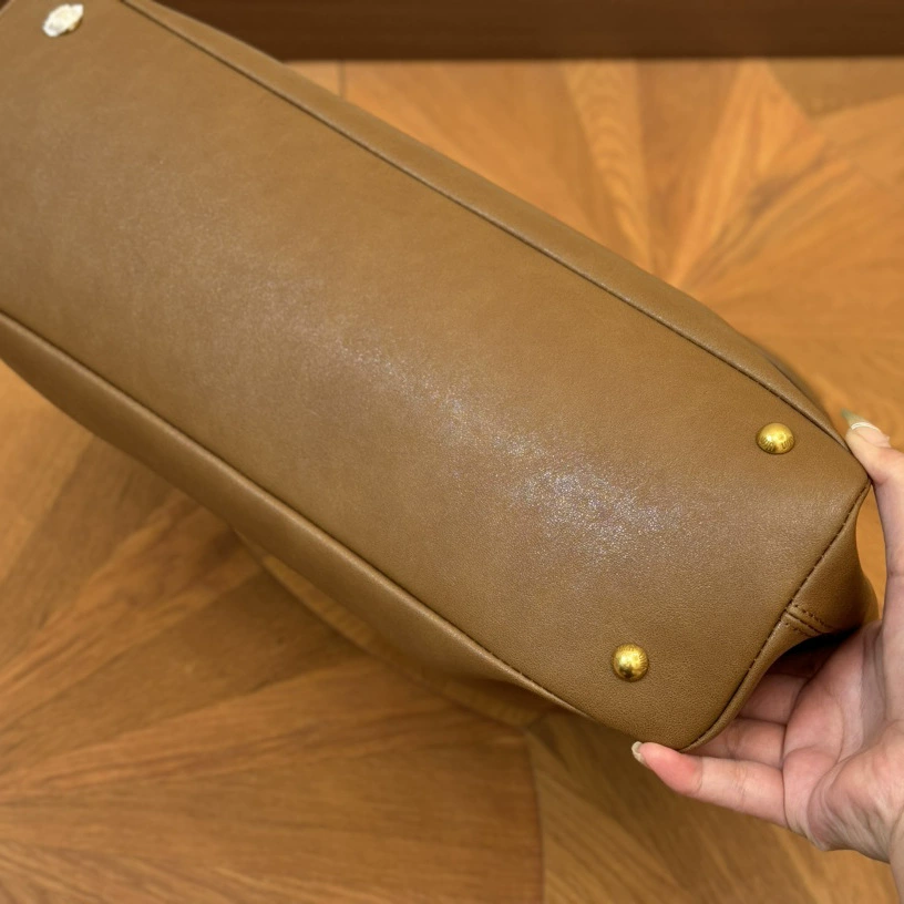 Leather capacious shopping bag