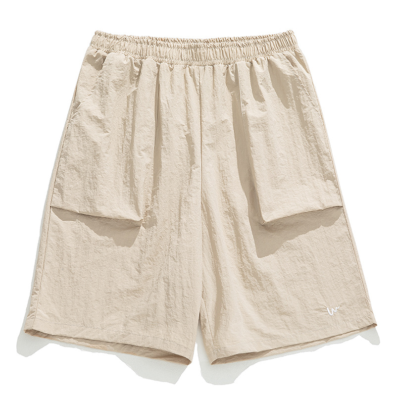 Ropa de hombre de estilo coreano y japonés, pantalones cortos cargo holgados con bolsillos grandes, pantalones cortos casuales bordados de marca de moda estilo veraniego.