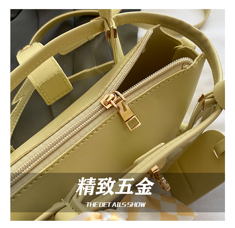 This year's popular women's handbag features a new, stylish and versatile hand-held crossbody bag with a Korean niche design and a bucket bag Application Scenario