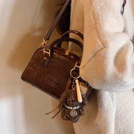 英伦风枕头包包女2025新款时尚气质单肩斜挎包可手提包百搭通勤包