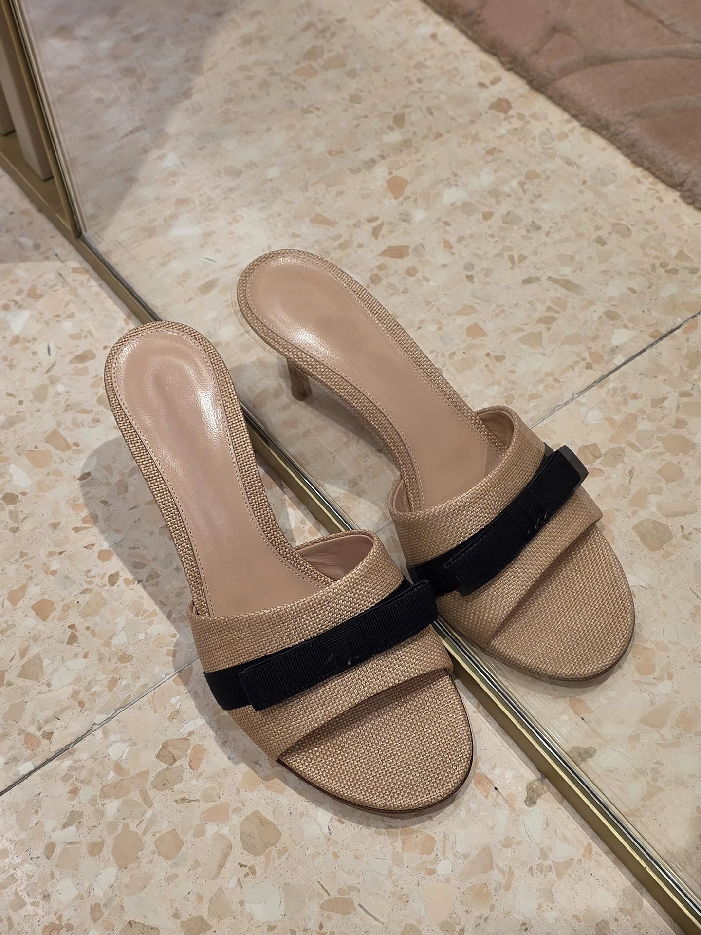 Elegante Damen Pantoletten Aus Strohgeflecht Mit Schicker Schleife_voghion.com