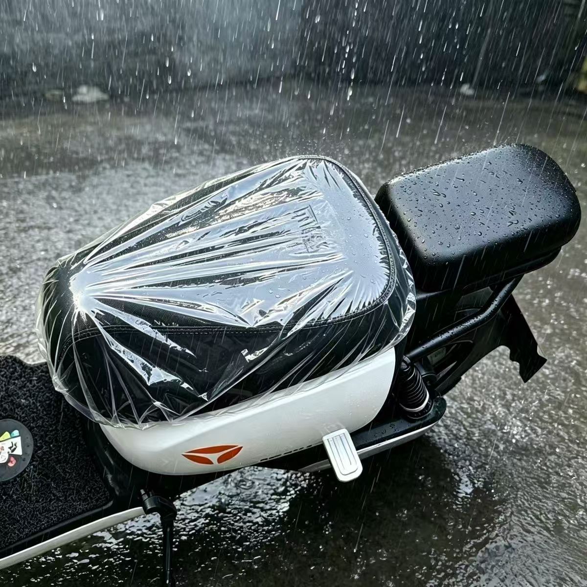 Waterproof and dustproof electric vehicle seat cover, impermeable to water, thickened waterproof 14-mil seat cushion cover PVC