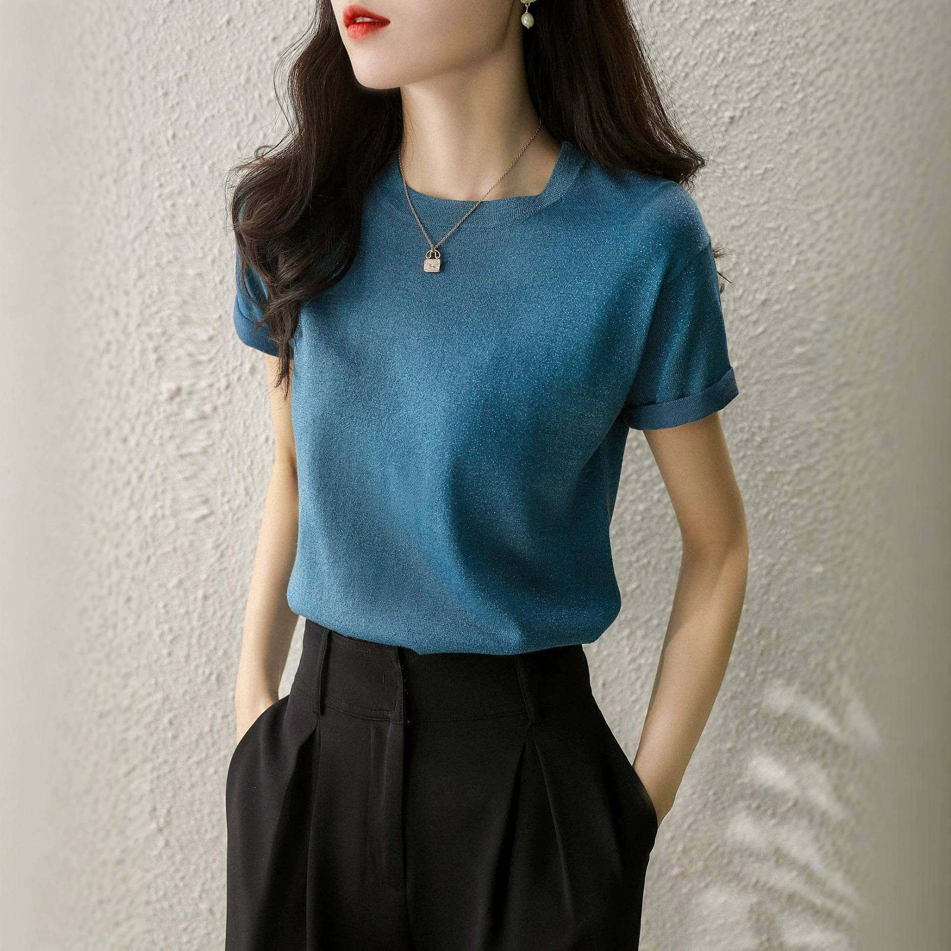 Áo thun nữ cổ tròn dệt kim tay ngắn form gầy — Màu xanh da trời chi tiết 4