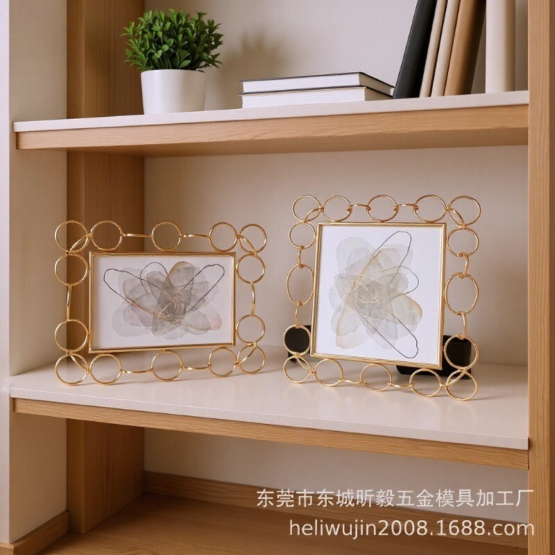 Manufacturers offer a large number of discounts to supply light gold simple metal 6-inch, 7-inch metal photo frames, model room photo frames Manufacturers offer a large number of discounts to supply light gold simple metal 6-inch, 7-inch metal photo frames, model room photo frames