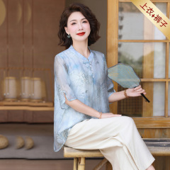 50歳のお母さんの夏服の天糸半袖は腹を隠します。