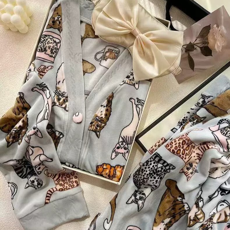 Extra large size 150kg Korean sweet style cat pajamas for women, made of thickened island velvet for warmth, winter home wear set