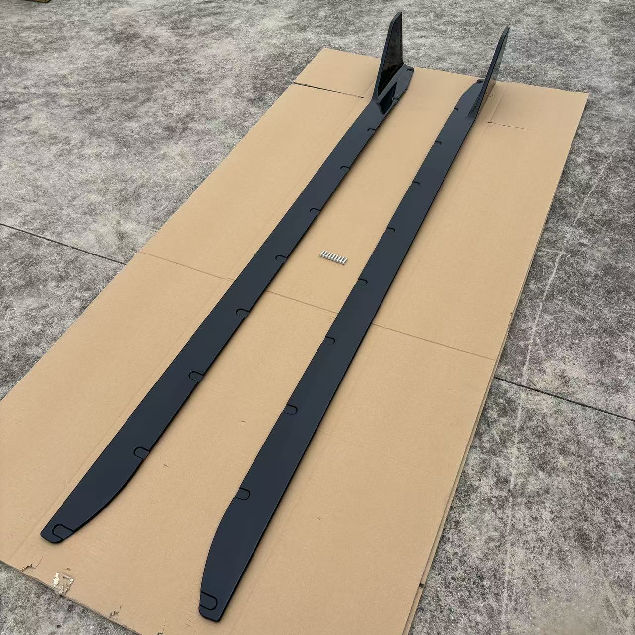 Suitable for Bmw M3/M4 Side Skirts and Side Spoilers G80/G82 Side Skirts and Side Spoilers Rear Lip Gloss Black Modified Small Body Kit