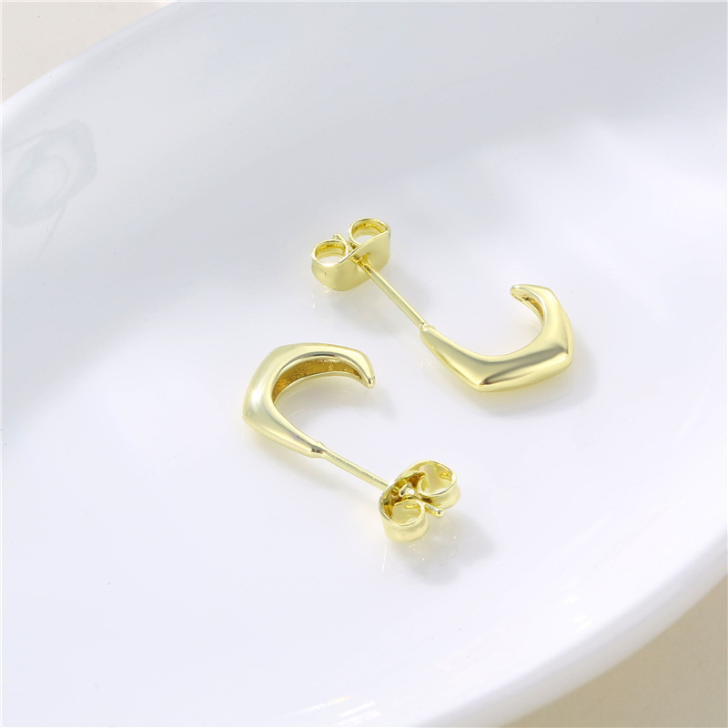 Wholesale Jewelry Irregular C-shaped Stud Earrings Nihaojewelry display picture 4