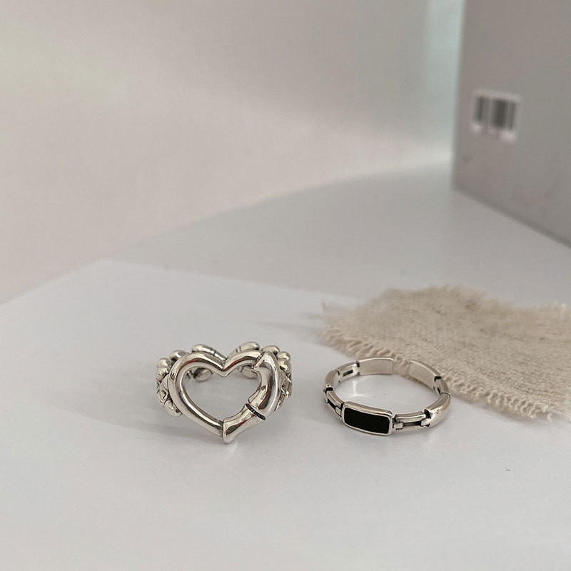 South Korea Hollow Heart-shaped Black Chain Ring Wholesale display picture 7