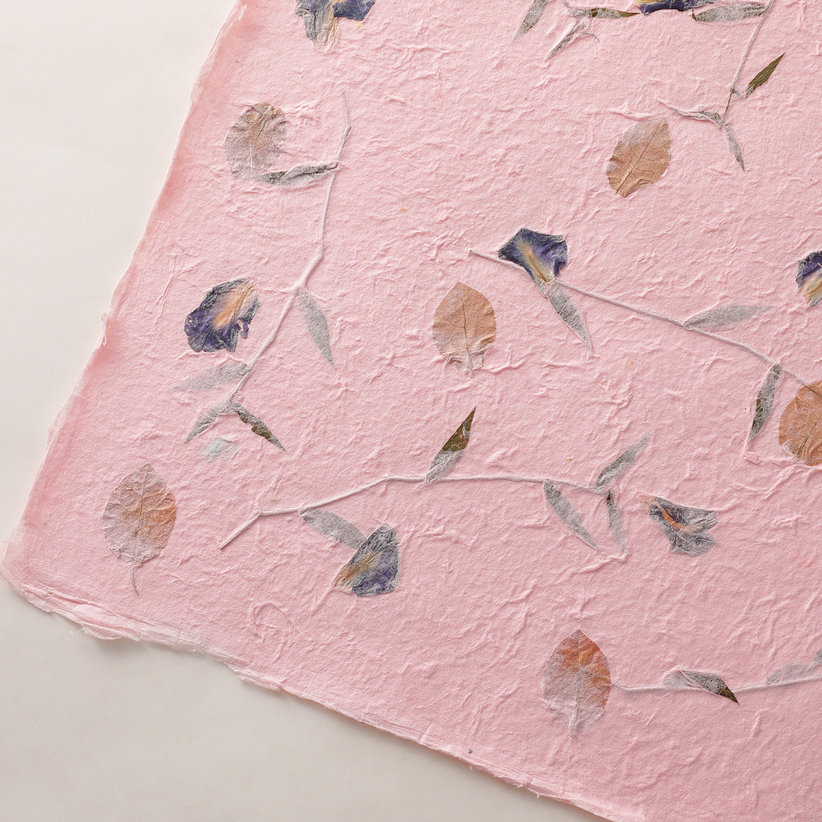 Nuevos pétalos de plantas de papel de hierba hechos a mano materiales de embalaje de flores de vello de alta calidad ramo de flores materiales de embalaje de flores al por mayor