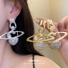 ŷ�����������������ǵ�׹������Լʱ�о��¶������ݸ߼��ж���Ů