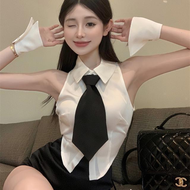 Tie shirt women's design sense niche sleeveless vest shirt summer white hot girl waist-tight temperament short top