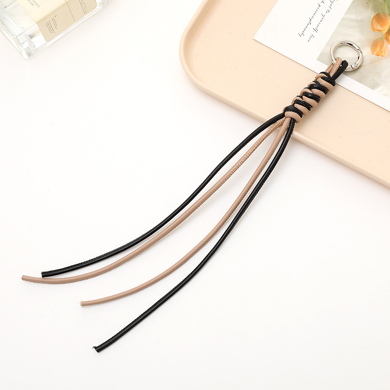 Nuevo tipo de cuerdas de cuero PU llavero colgante in bolsos de moda colgante cadena accesorios DIY tejido a mano