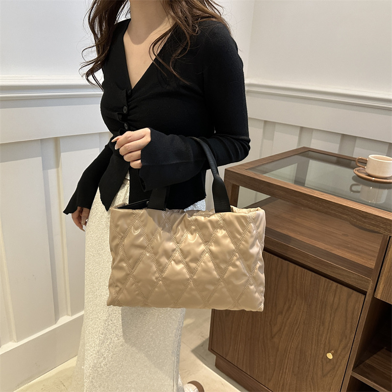 Bolsos populares de este año para mujeres 2024 nuevos bolsos de Lingge de diseño de nicho de moda