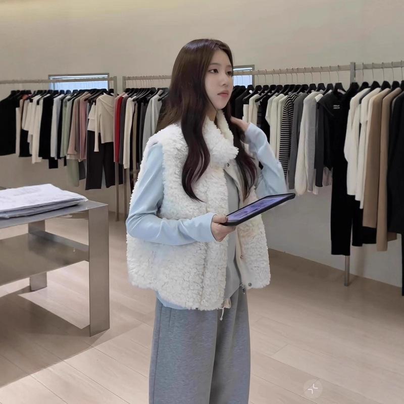 Oker Zhang She'Er Stall Atmosphere Lamb Wool Vest for Women, Autumn and Winter Warm Versatile Sleeveless Plush Vest