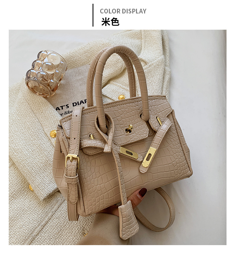 Fashion Big Bag Women's New Fashion Handbag Large-capacity Shoulder Messenger Bag display picture 3