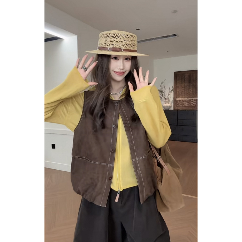 Mamazai's Autumn Glow Three-Piece Set: White Knit Hoodie, Vintage Vest, and Wide-Leg Pants in Old Money Style Mamazai's Autumn Glow Three-Piece Set: White Knit Hoodie, Vintage Vest, and Wide-Leg Pants in Old Money Style