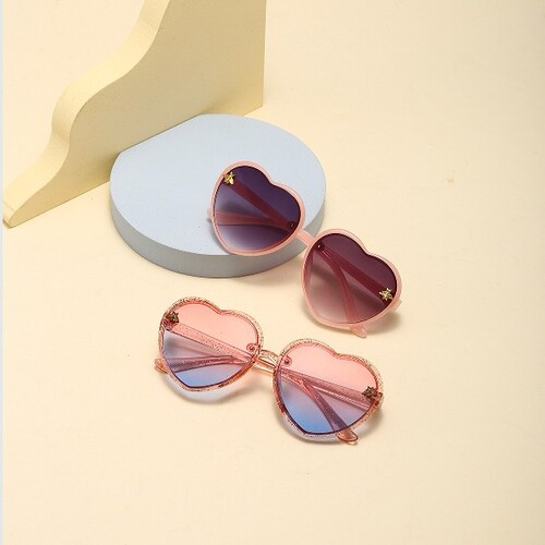 Flashy Children's Cartoon New Bee Sunglasses Cute Girls Glasses with Heart Sunshades Trendy and Cool