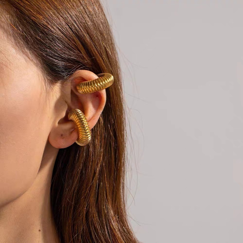 18g Weight 18K Gold Plated Plating Material Earrings Classification C Shape Stripe Stainless Steel Classic Style Earrings