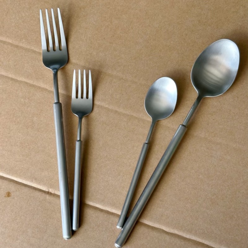 Set de couverts en acier inoxydable à manche rond_voghion.com