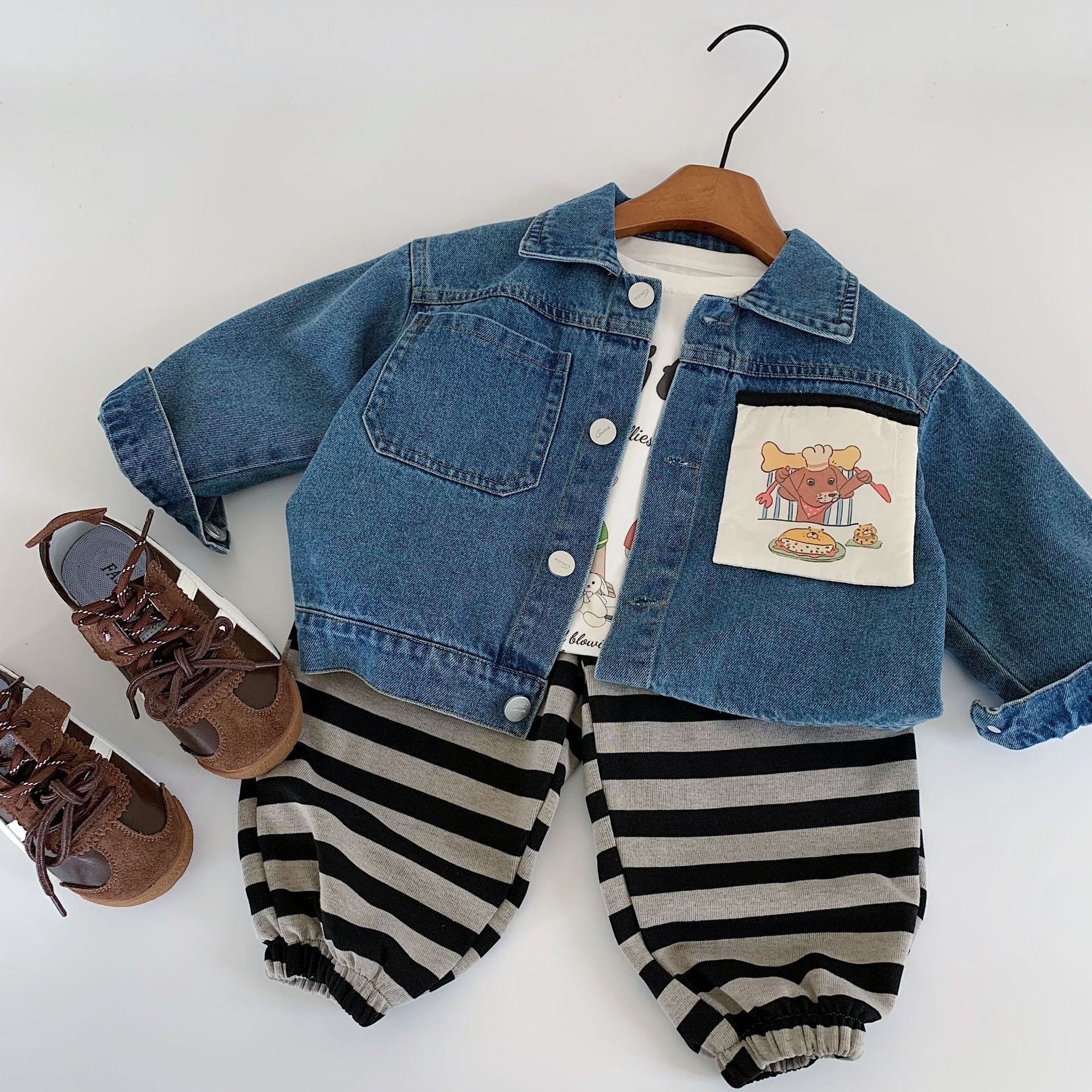 Mai Bao ropa infantil chaqueta de vaquero para niños 2025 otoño nuevo vestido de otoño para bebés masculinos y femeninos una chaqueta de estilo occidental