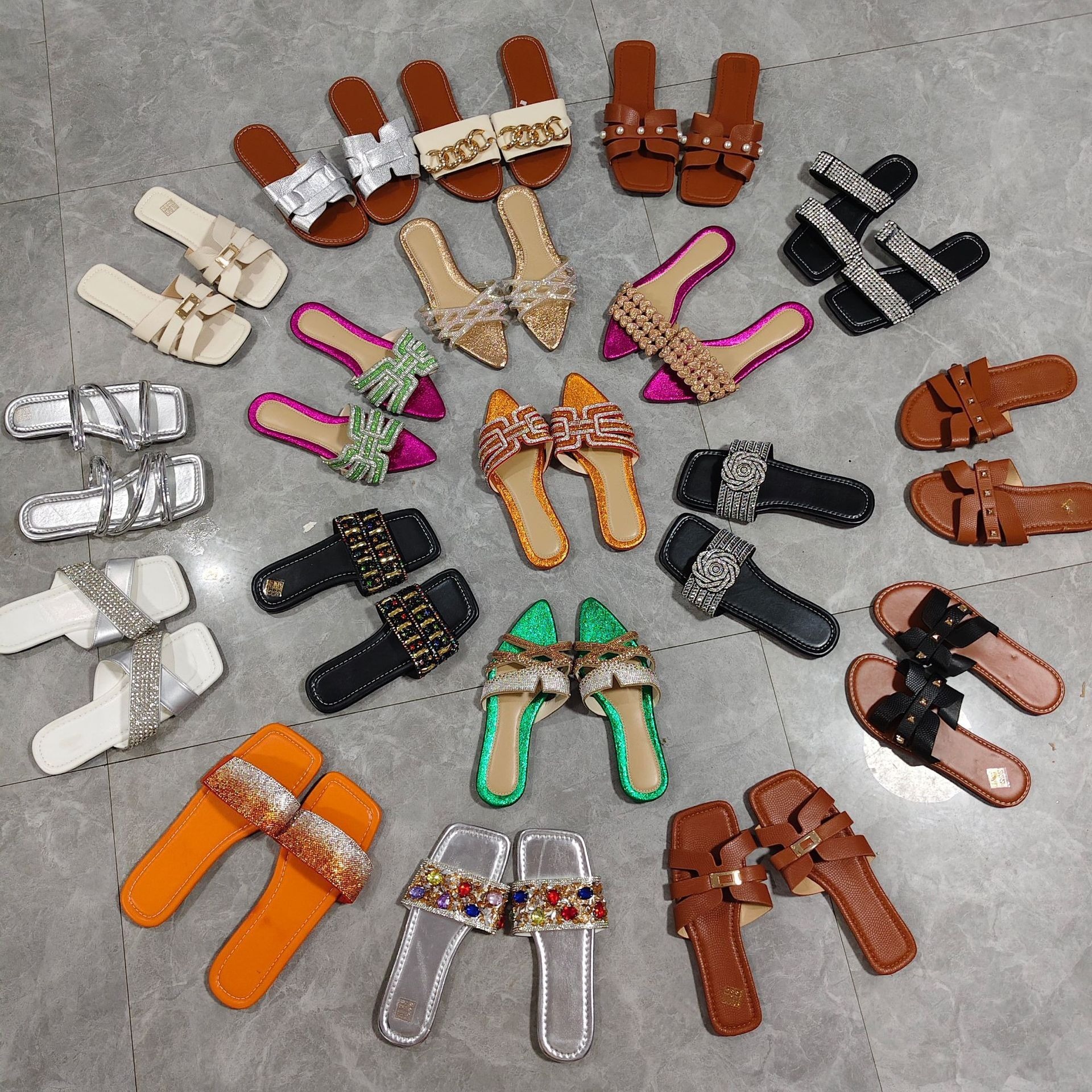 2025 nuevas zapatillas de suela plana, zapatillas de tendencia de mujer, sandalias de verano, zapatillas de bajo precio