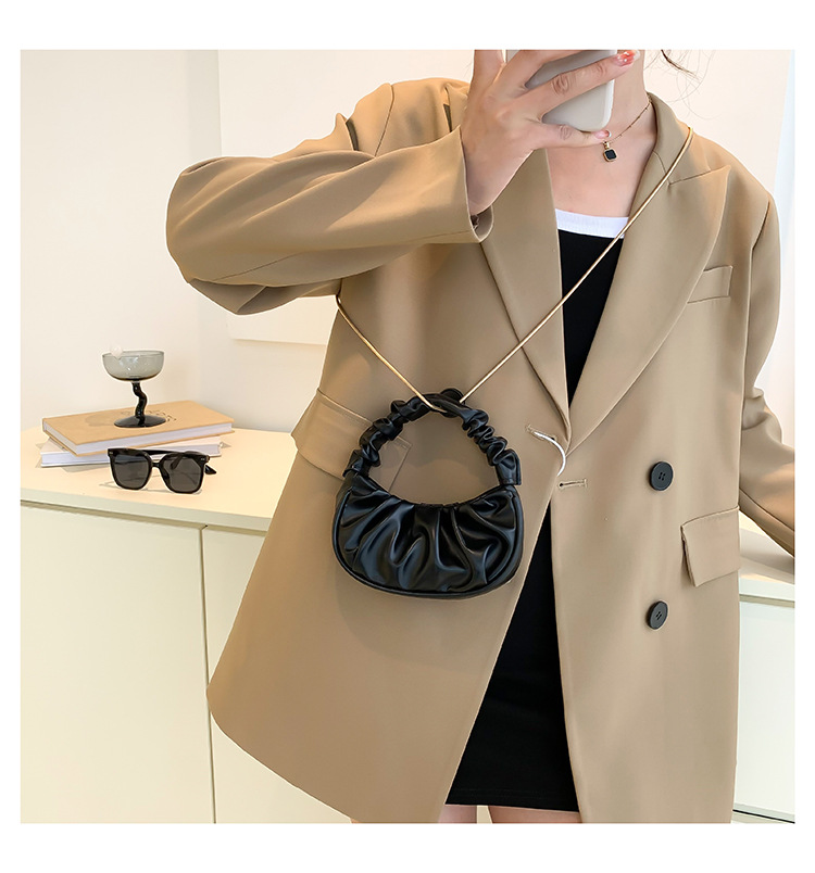 2024 Sommer Neue Trendy Internet Rot Vielseitig Eine Schulter Unterarm Modische Handheld Einfach Gefaltete Wolke Tasche_voghion.com