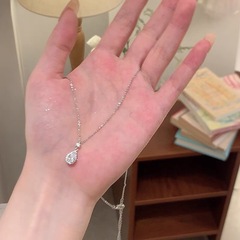 水滴ジルコンのネックレス女ins潮軽豪華小衆高級デザイン感choker百合鎖骨鎖首鎖女