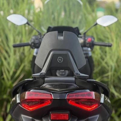 Suitable for 21-25 Xmax300 Rear Backrest, Modified Passenger Rear Lumbar Support, Comfortable and Soft, Retaining the Original Car Armrest