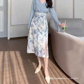 2024春夏优雅蓝色碎花半身裙显瘦水墨画中长款包臀开叉字中长裙