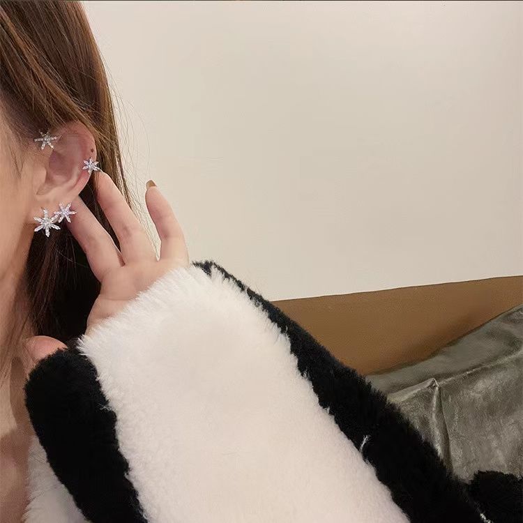 Super Hada copo de nieve oreja percha para mujeres 2022 nueva moda sin orejas de alto grado sentido nicho diseño diamante perla oído hueso clip