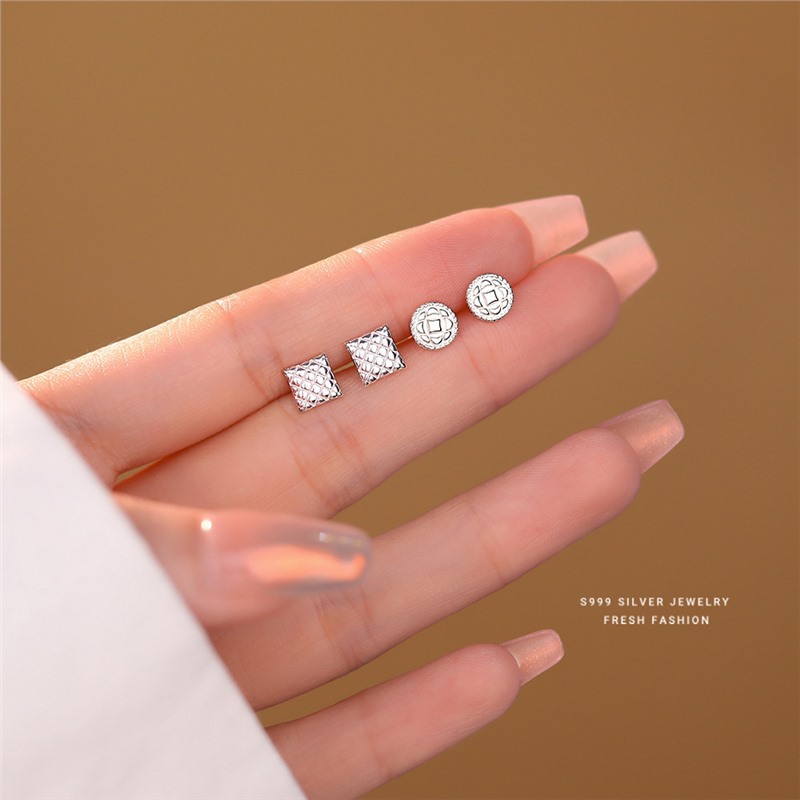 French style small fragrant button for women, 999 pure silver, fashionable and versatile, screw on foot silver earrings_voghion.com